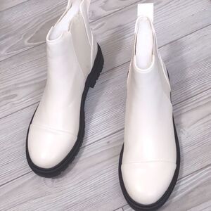 (48-4119) ZBY Womens Lug Sole Platform Ankle Boots Chelsea Sz 11